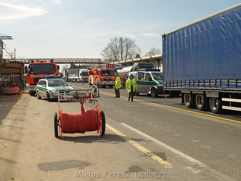 VU PKW unter LKW A 1 Rich Dortmund Koeln West AS Loevenisch P073.JPG